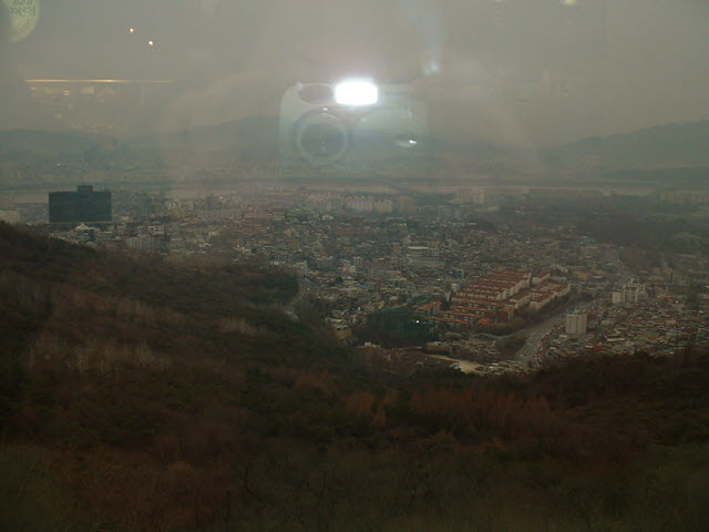 南山塔一樓休憩場所俯瞰首爾市