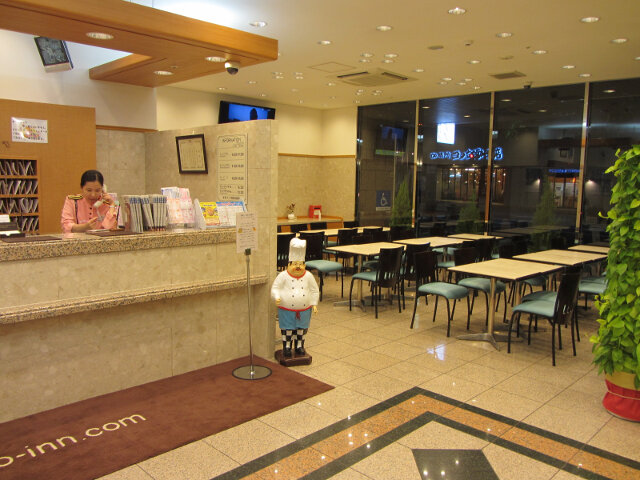 東橫 INN 京都五條烏丸服務大堂和餐廳