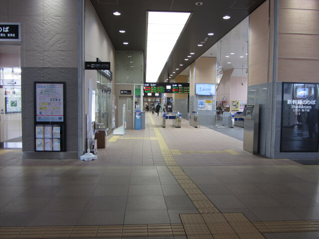 JR新高岡駅