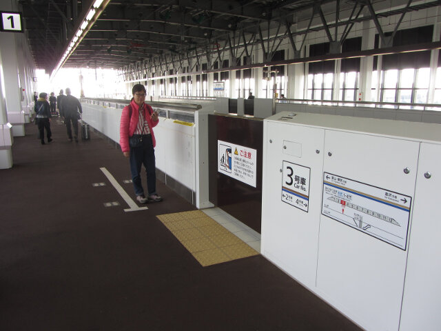 JR新高岡駅 新幹線月台