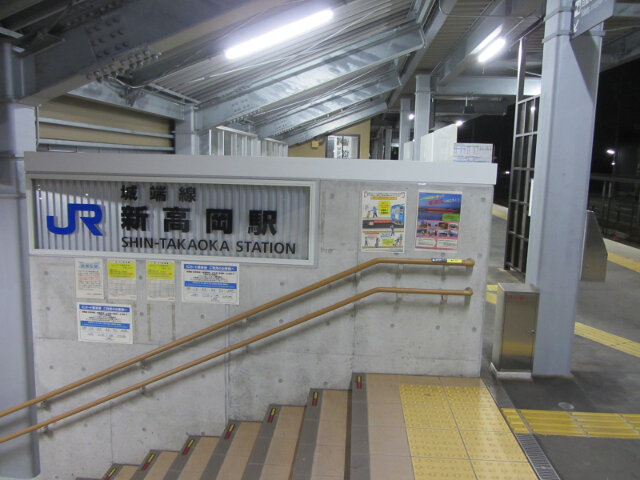 JR新高岡駅 (城端線)月台