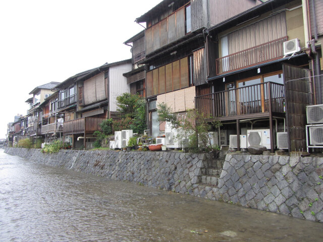 位於京都鴨川畔 京都五花街之一的先斗町