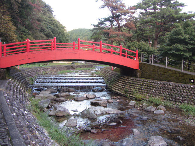 下呂雨情公園 日式紅橋