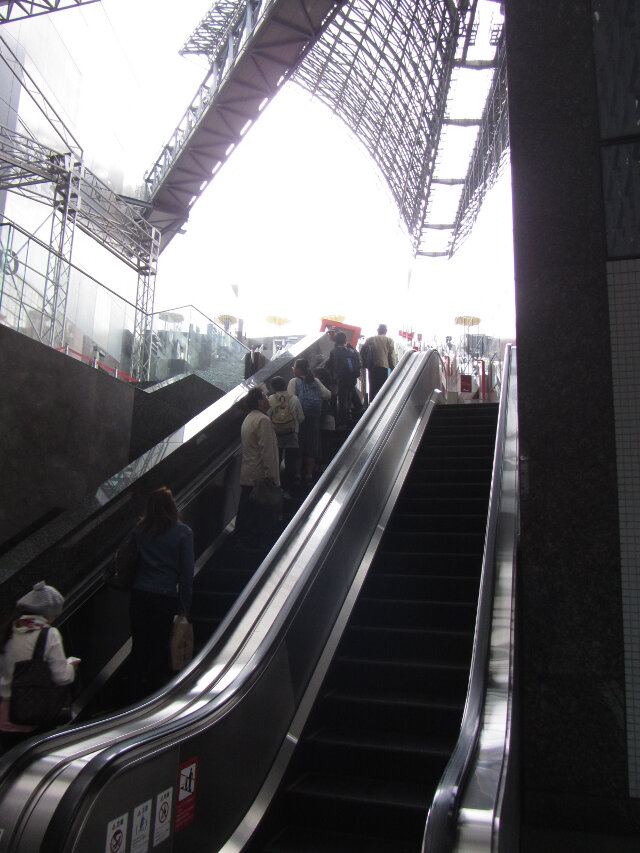 京都駅多段手扶電梯