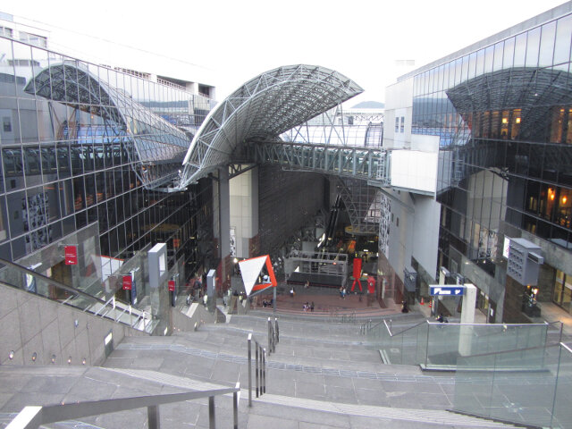 京都駅大樓 劃時代設計的龐大建築物