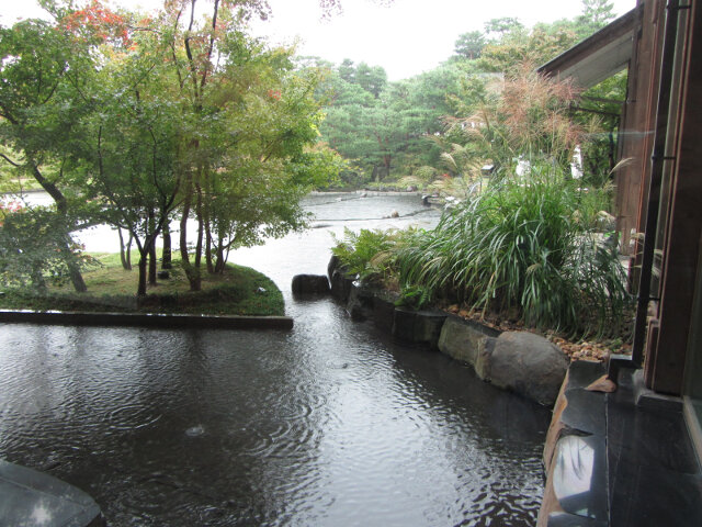 京都梅小路公園 緑の館、朱雀の庭秋天景色
