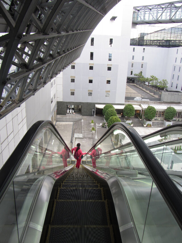 京都火車站．空中徑路 Skyway 手扶電梯段