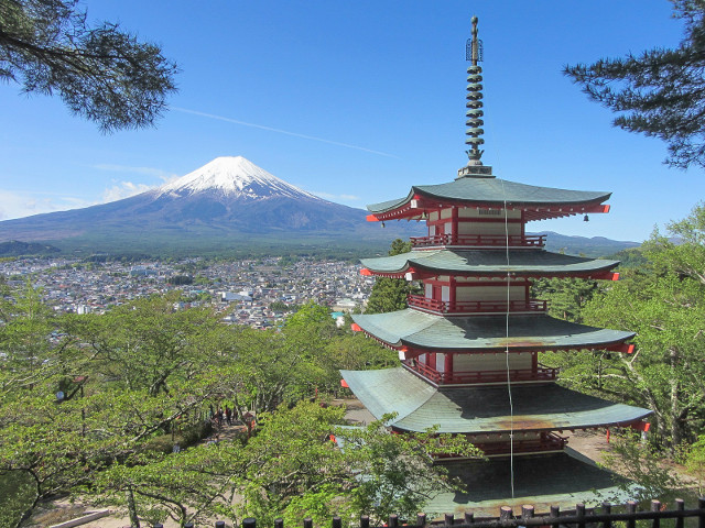 新倉山淺間公園 第一展望台 五重塔 (忠靈塔)、富士山優美景色