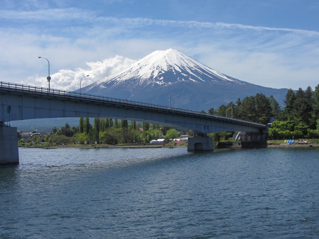 河口湖遊覽船上欣賞河口湖、富士山、河口湖大橋