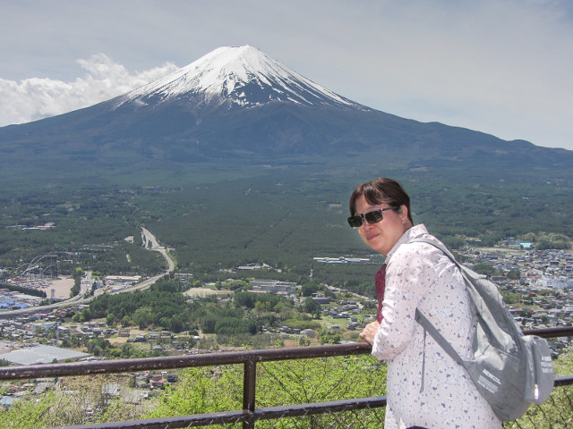 河口湖．天上山公園展望台眺望富士山秀麗風光