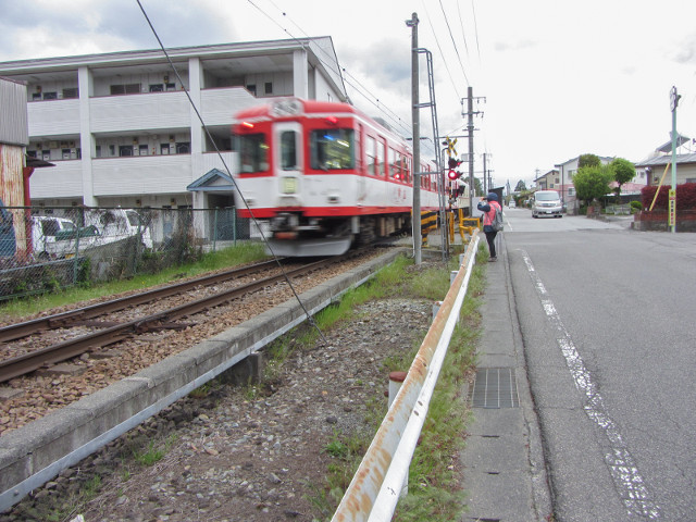 新倉山淺間公園 步行往 富士吉田市 富士急電車