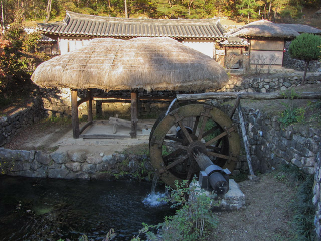 韓國安東民俗村 (안동민속촌Andong Folk Village) 古樸房子、水車