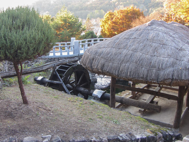 韓國安東民俗村 (안동민속촌Andong Folk Village) 古樸房子、水車