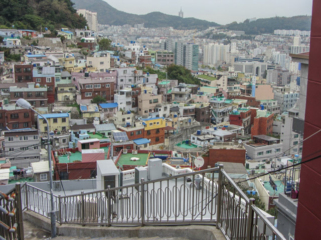 韓國釜山 峨嵋洞 山坡中的房子