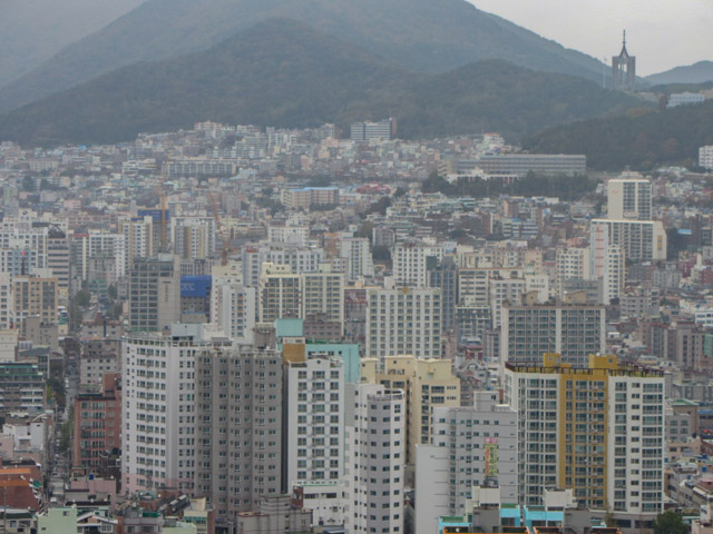 韓國釜山 天馬山路展望台 俯瞰南浦洞、民主公園忠魂塔