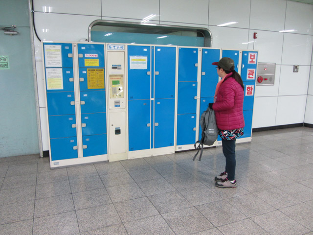 韓國東大邱地鐵站出口大堂的置物櫃