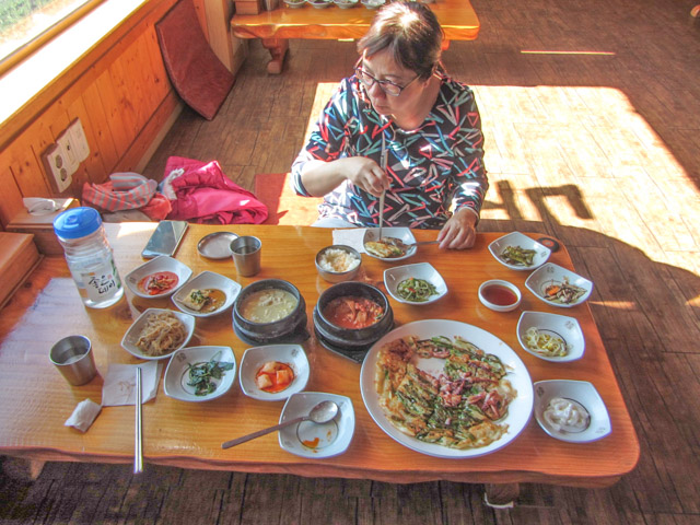 韓國慶州 馬洞長壽豆豆腐村 (장수두부촌) 餐館 午餐 海鮮煎薄餅