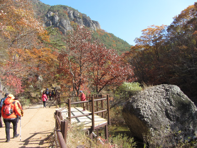 韓國周王山國立公園健行步道 秋天紅葉景色