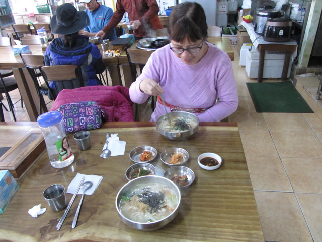 韓國周王山國立公園商店街 拉麵餐館午餐