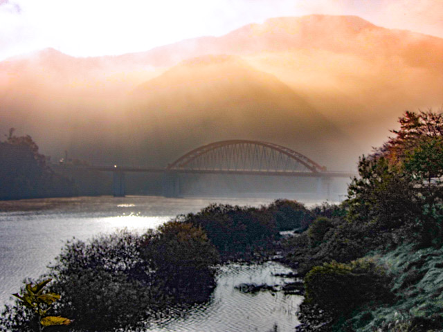 韓國丹陽 南漢江 清晨山巒雲霧纏繞景色