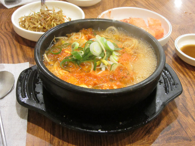 韓國首爾南大門市場餐館 午餐 豆芽湯飯