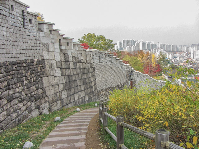 首爾城郭路駱山段 惠化門步行至駱山公園、東大門