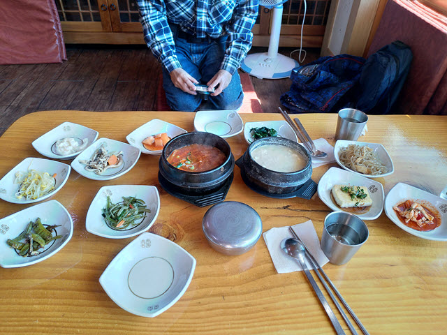 韓國慶州 馬洞長壽豆豆腐村 (장수두부촌) 餐館 午餐 순두부찌게정식 + 묵은지고등어