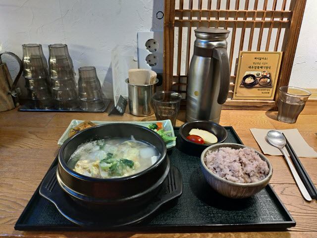 首爾明洞 Wons Ville 飯店附近餐館 韓式湯飯晚餐