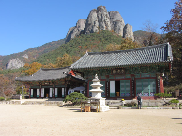 韓國周王山國立公園 巨型奇岩是周王山最大特徵