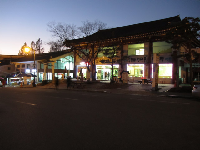 榮州浮石寺餐廳、商場 晚上