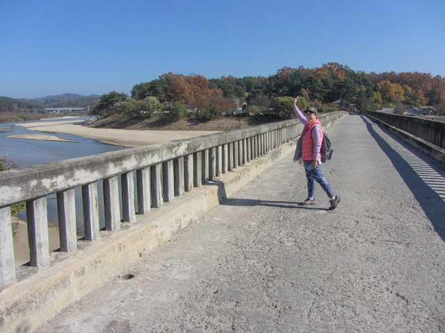 韓國榮州 水島村 橫躺西川兩岸的水島橋