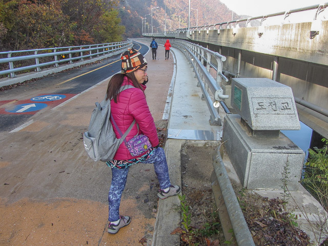 韓國丹陽 連接三峰大橋和島潭三峰的道田橋