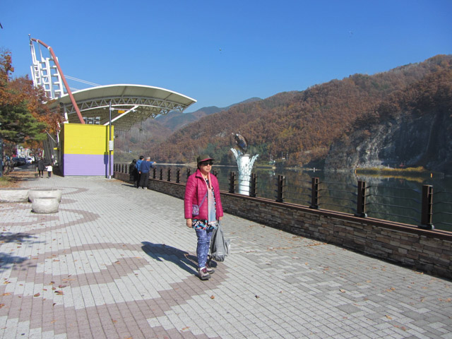 韓國丹陽南漢江畔第四散步道 (江邊路)步行往丹陽南漢江棧道