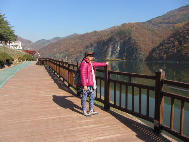 韓國丹陽南漢江畔第四散步道步行往丹陽南漢江棧道
