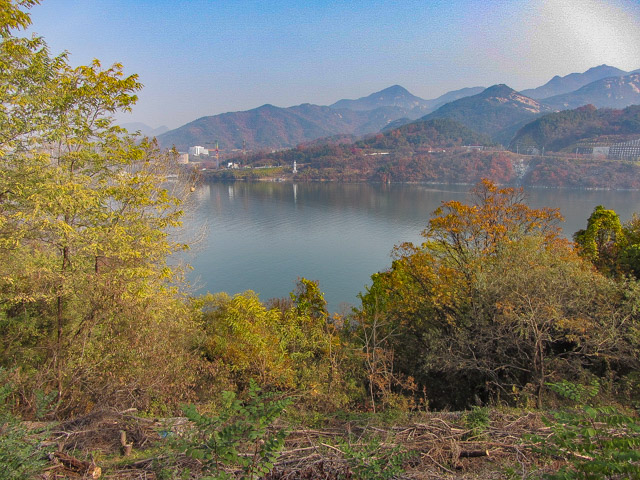 堤川忠州湖 秋天紅葉景色
