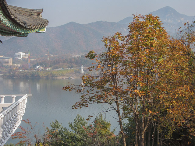 堤川忠州湖 秋天紅葉景色