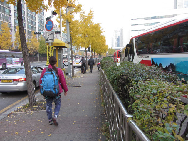 東首爾客運站步行往地鐵2號綠色線江邊站
