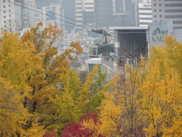 首爾南山纜車 秋天紅楓葉漂亮景色