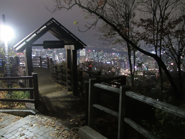 韓國首爾 南山公園 晚上的首爾城郭路 蠶頭峰 PHOTO ISLAND 展望台 俯瞰首爾夜色