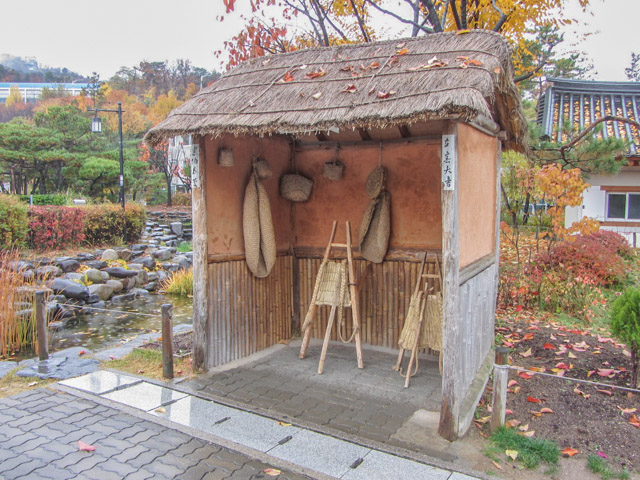 韓國首爾南山谷韓屋村 展示的古代農民用品