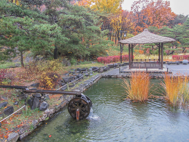 韓國首爾南山谷韓屋村 秋天紅葉、金黃銀杏景色