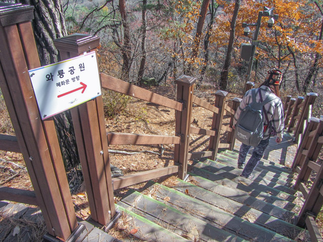 首爾城郭北岳山段 馬岩步行往臥龍公園 (와룡공원 Waryong Park)