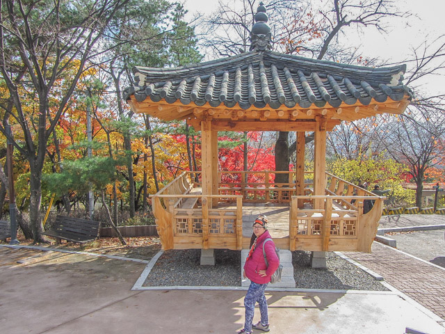 首爾城郭路北岳山段 臥龍公園 (와룡공원 Waryong Park)