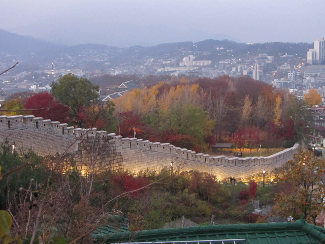 首爾城郭駱山段 亮燈
