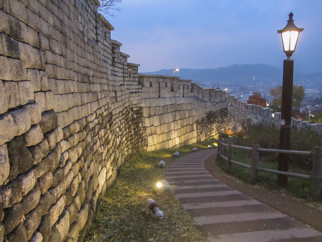 首爾城郭駱山段 迷人夜色