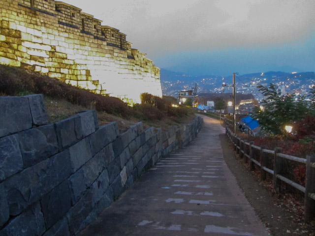 首爾城郭駱山段 迷人夜景