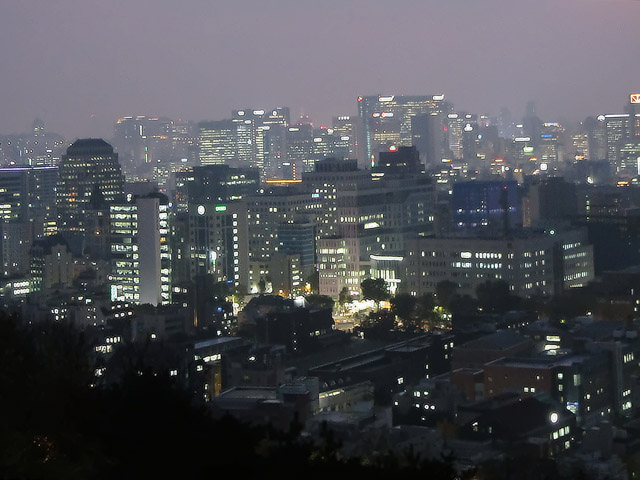 首爾城郭駱山段 山下夜景
