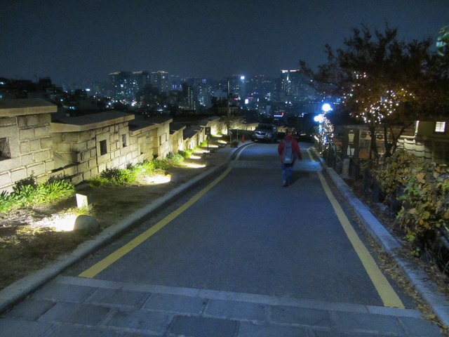 首爾城郭路駱山段 晚上步行到東大門 (興仁之門) 