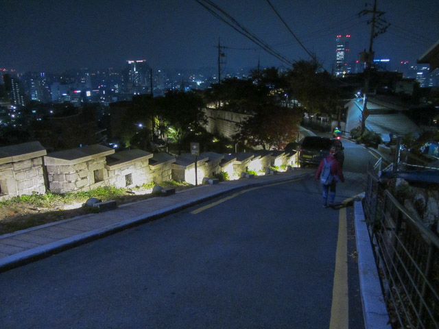 首爾城郭路駱山段 晚上步行到東大門 (興仁之門) 