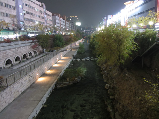 首爾東大門 清溪川 晚上夜色